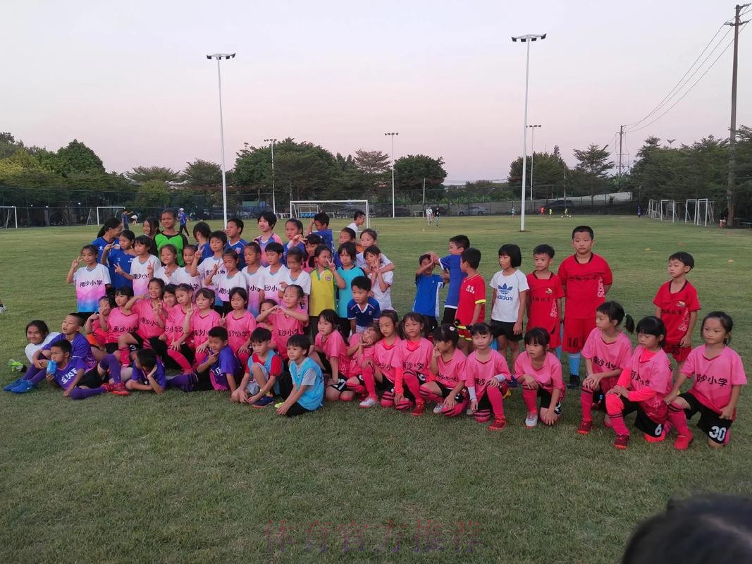 2021“亚足联女足日”女孩足球节在香山实验小学举行